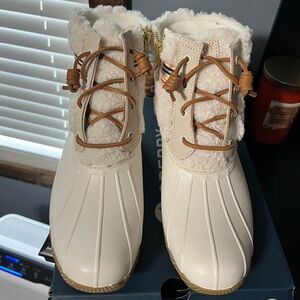 Women’s sperry boots